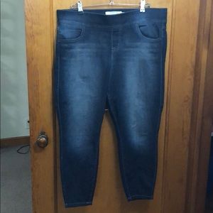 Dark wash Capri Jeggings